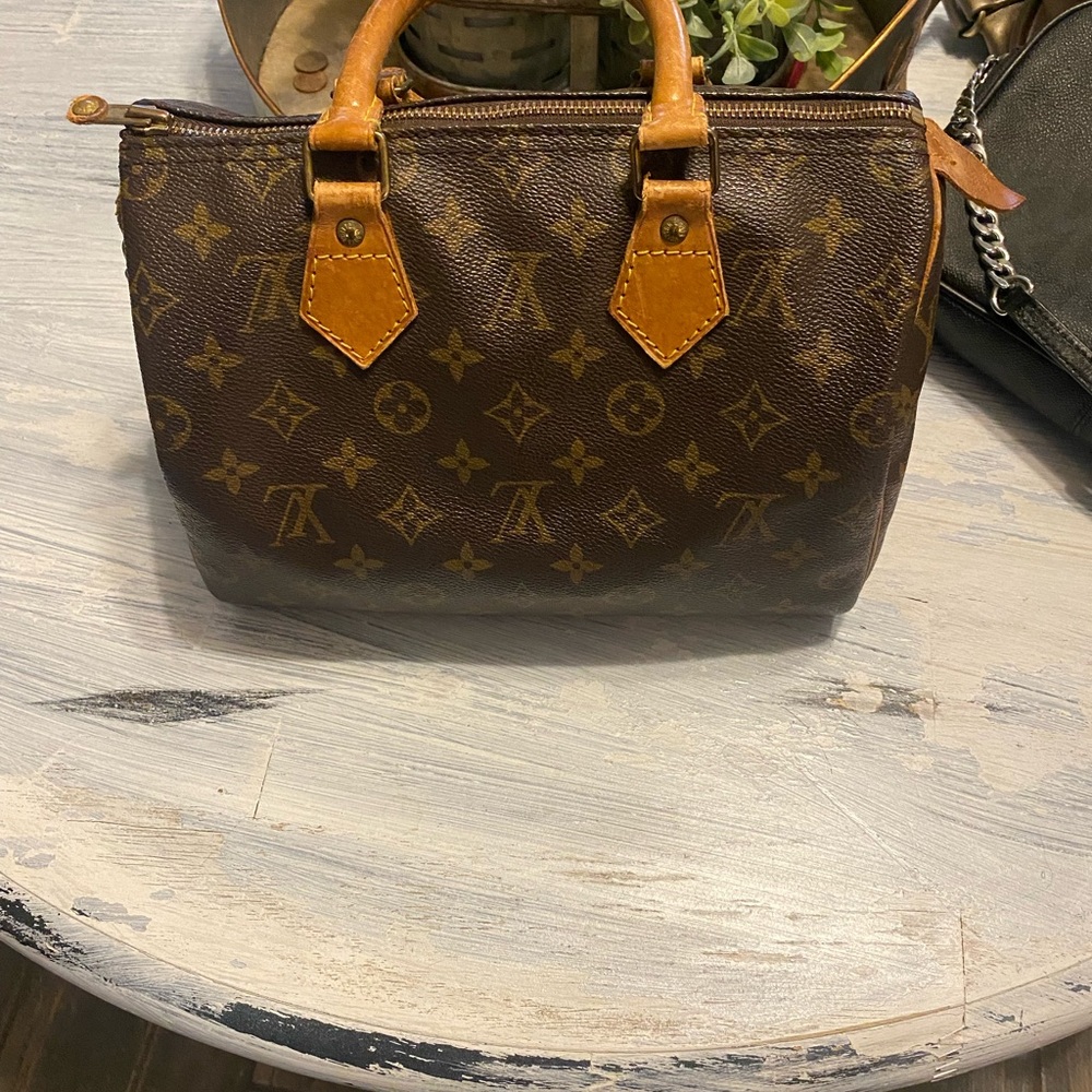 Authentic Louis Vuitton Speedy 25